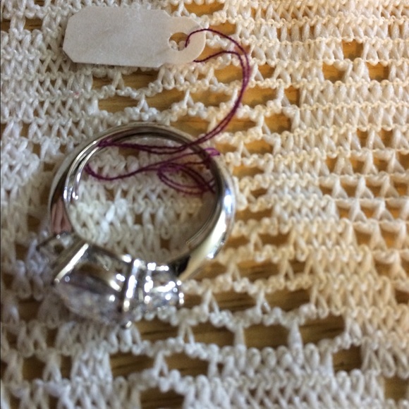 Avon Silver Ring Size 9 - Picture 7 of 7